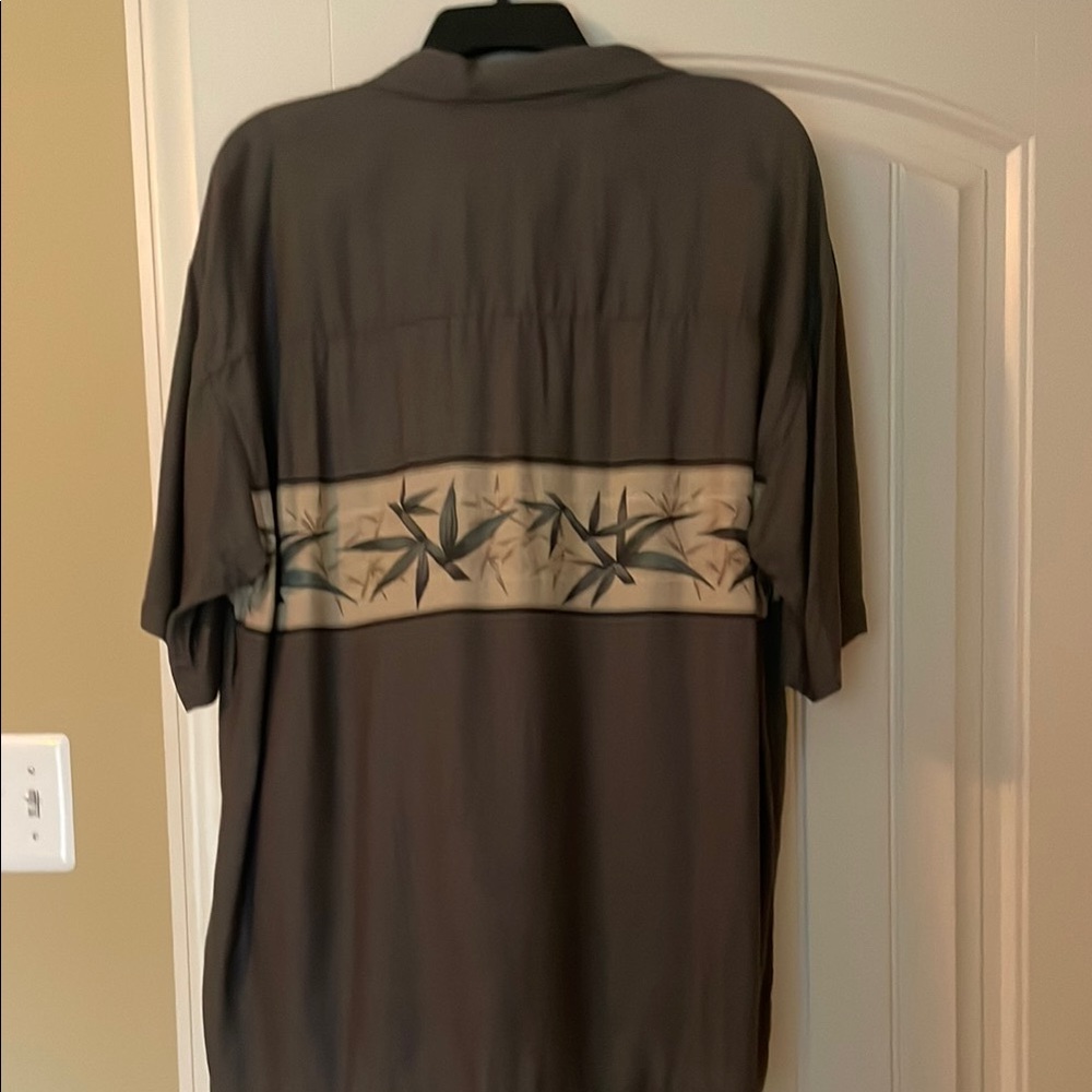 Bamboo Cay- Fine Resortwear.Gray Short Sleeve Button-Up Shirt with Bamboo Design - Picture 5 of 5
